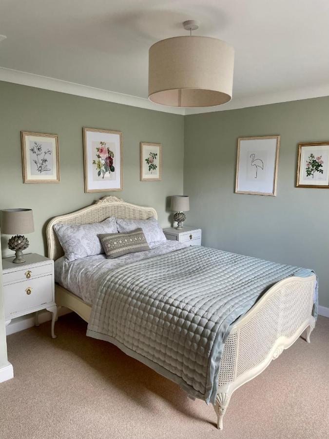 Three Bedroom House Porthleven, Cornwall. Close To Shops And * Porthleven