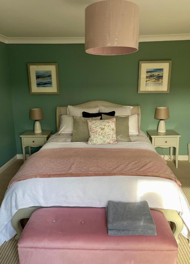 Three Bedroom House Porthleven, Cornwall. Close To Shops And Holiday home Porthleven