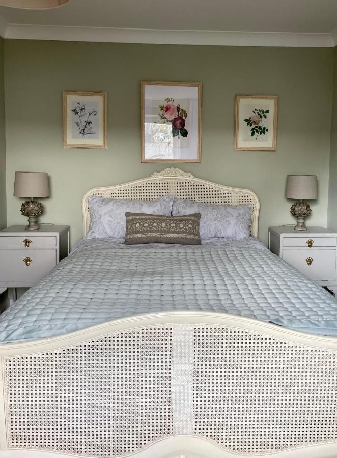 Three Bedroom House Porthleven, Cornwall. Close To Shops And Holiday home