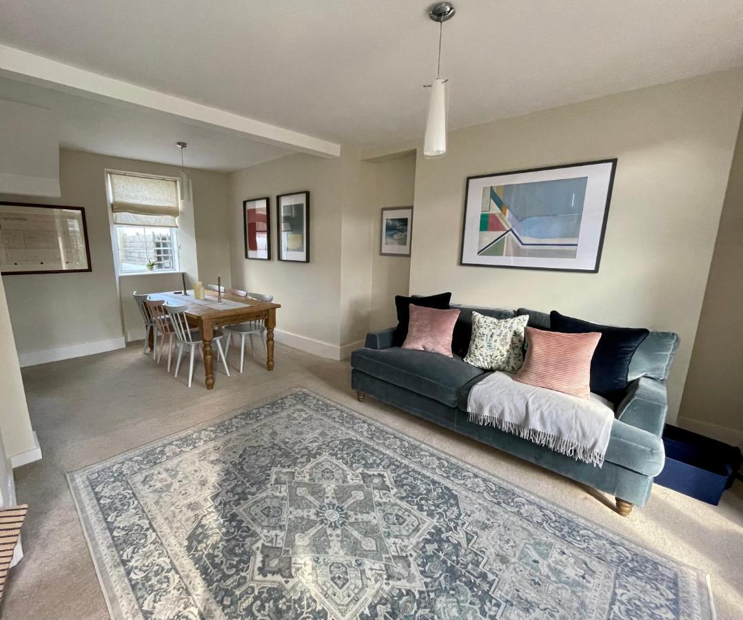 Three Bedroom House Porthleven, Cornwall. Close To Shops And * Porthleven
