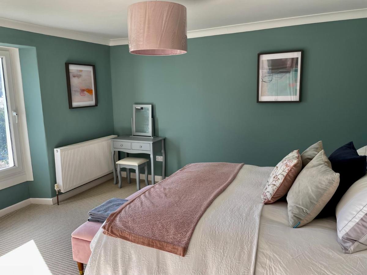 Three Bedroom House Porthleven, Cornwall. Close To Shops And Porthleven